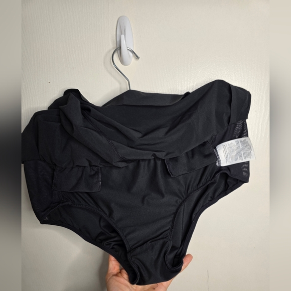 Nike Women's Aeroswift Brief Linef Black Athletic Shorts - Picture 6 of 12